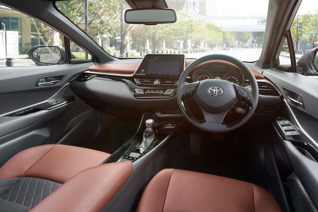 画像: トヨタ C-HRの特別仕様車「モード-ブルーノ(Mode-Bruno)」のコクピット。