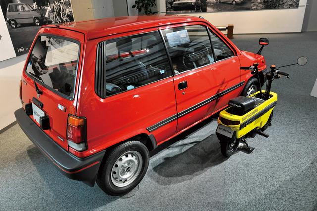 画像: シティとの組み合わせで同時発売された50ccバイクのユニークな「モトコンポ」も話題となった。畳んでシティの荷室に収納可能だった。