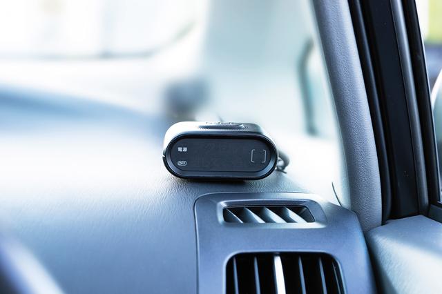 画像: 車内に取り付ける表示機