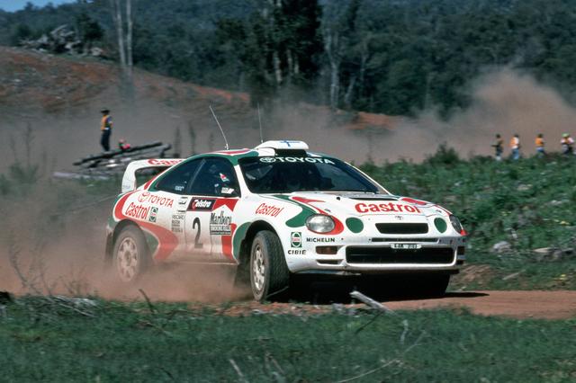 画像: ST205セリカは大柄なボディとスーパーストラットサスの熟成に苦労し、TTEの手によっても1勝が精一杯だった。