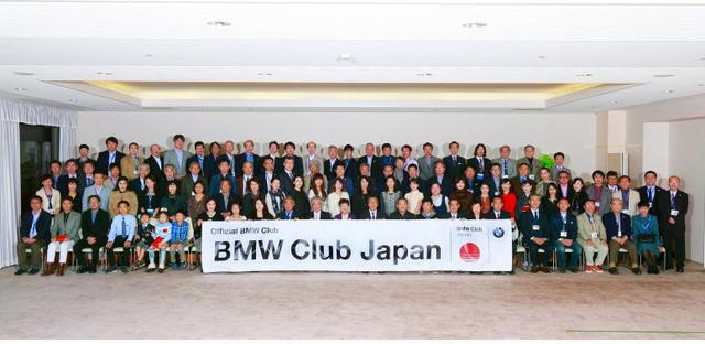 画像: 恒例の記念撮影。毎年、八ヶ岳ロイヤルホテルにこれだけの会員が集合して親交を深める。ちなみに筆者は4回めの参加だ。