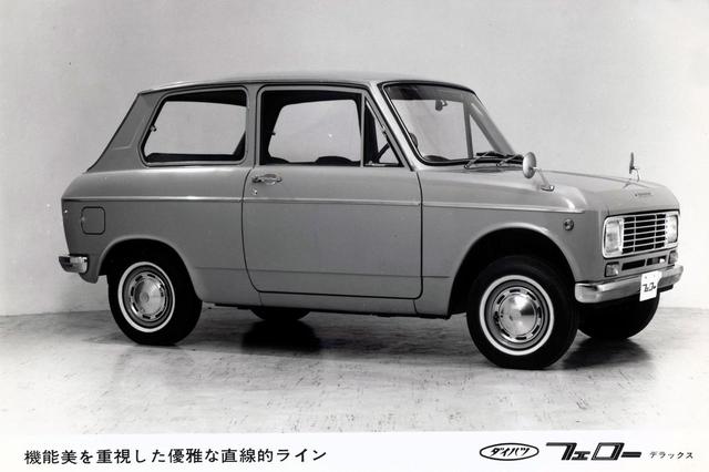 画像: 1966年10月12日、ダイハツがフェローをもって四輪の軽乗用車市場に参入した。「機能美を重視した優雅な直線的ライン ダイハツ フェロー デラックス」とある。