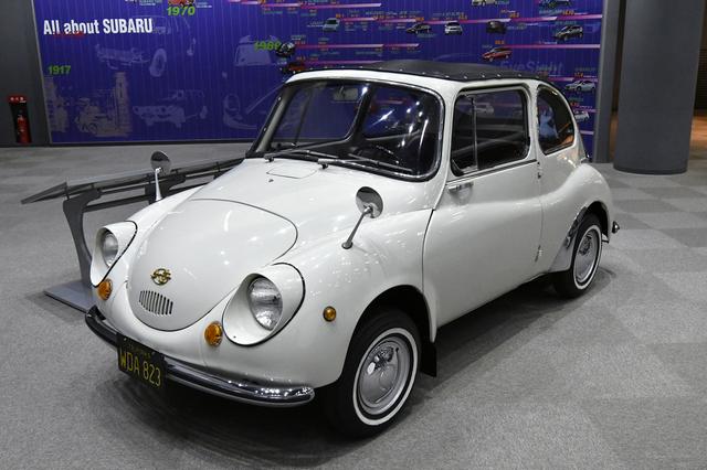 画像: スバル 360 コンバーチブル。1958年に登場したスバル 360は熟成を重ねると同時に、コンバーチブル、これに荷室を設けたコマーシャル、423ccエンジンを搭載した“450”、ワゴンボディのカスタム、スポーツヤングSSなど、次々とバリエーションを増やしながら魅力を高め、1969年まで販売された。