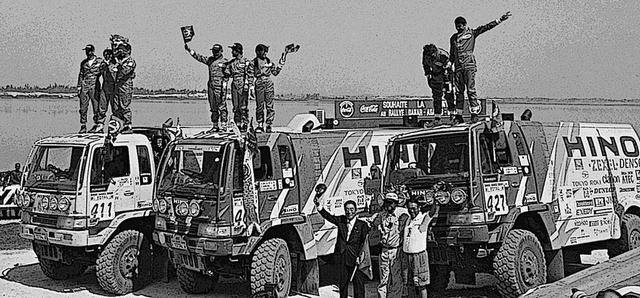 画像: 初参戦からわずか6年後の1997年、第19回大会でなんとカミオン部門1-2-3位(左端が優勝車)という大快挙を歴史に刻んだレンジャー/FT1JGB-LD。