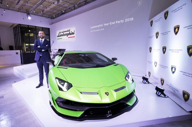 画像: ランボルギーニ・ジャパン カントリー・マネージャー のフランチェスコ・クレシ氏とアヴェンタドール SVJ。