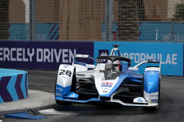 画像: ダ・コスタにとって自身2度目のフォーミュラE優勝は、BMWへの最高のプレゼントとなった。ポールポジションからの完璧な優勝で、今シーズンの活躍が楽しみとなってきた。