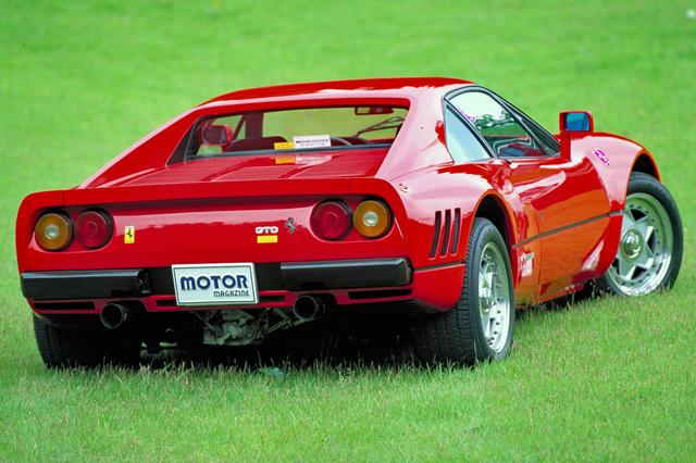画像: ダックテールのリアエンドやリアフェンダーの3本ルーバーなど、かつての名車250GTOをインスパイア。