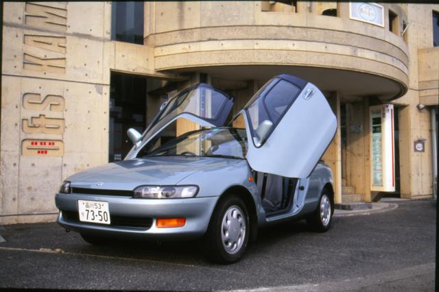 画像: ガルウイングドアを購入しやすいコンパクトカーに導入するという斬新なアイディアは、トヨタの狙いどおり市場でうけた。現在でもファンクラブが積極的に活動している。