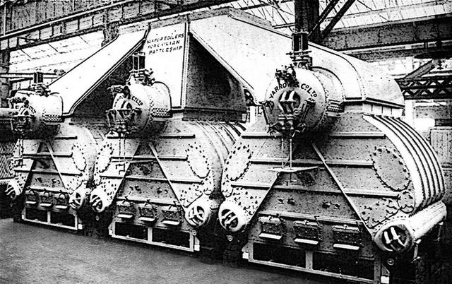 画像: 空母 加賀と同型のヤーロー式/国産化名・ロ号艦本式ボイラー。ここで発生させた蒸気でタービンを回す、蒸気タービンエンジン。ボイラー8缶:タービン4基で4軸推進。旧海軍の主力艦の大半は、このユニットの数が違うだけ。
