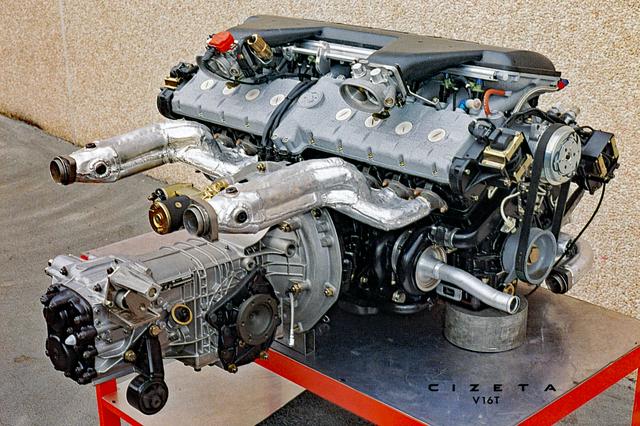 画像: エンジンとトランスミッションは写真のように配置されたことから、V16Tの車名が付いた。
