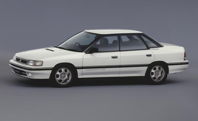 画像: この年に初代レガシィが登場、以後、スバルの看板車種になったのはご存じのとおり。1980年代の経営危機から富士重工を救ったと言っていいモデルだ。