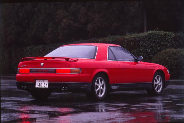 画像: バブルの申し子と言ってもいい豪華絢爛なスペシャリティカー。GPSナビを3ローターの20Bエンジン搭載したことも話題となった。このモデルもロードスターと同様、ユーノス店で販売された。