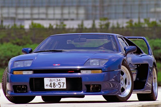 画像: 2m近い全幅だが車高は1.2m以下のロー&ワイドなボディも迫力満点。