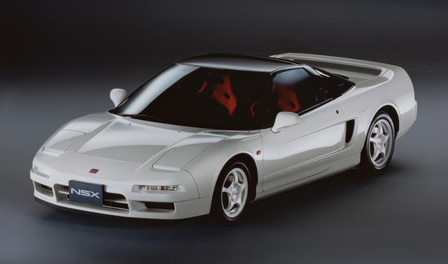 画像: 初代NSXが登場したのは平成2年だったが、2年後にこのタイプRがラインナップに加わった。エンジン型式はノーマルと変わらないがバランス精度の向上が図られていた。また装備類の変更で120kgほどの軽量化も達成した。