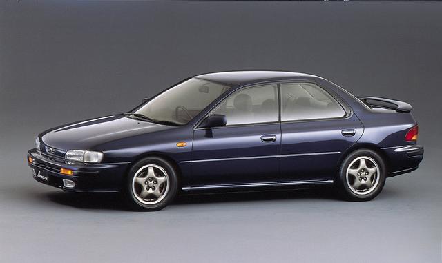 画像: 現在、SUBARUの屋台骨を支えていると言っていいインプレッサの初代モデルは平成4年のデビューだった。ボディはセダン、スポーツワゴン、クーペの3種類が設定されていた。