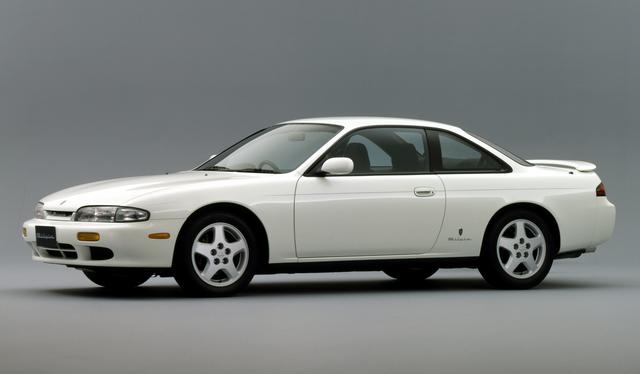 画像: 人気モデルの後は難しいと言われるが、このS14型シルビアはその典型的な例。スタイリングはキープコンセプトだがボディは大型化したため、持ち前の軽快感あるFRスポーツとして特徴が薄れてしまい、高人気とはならなかった。