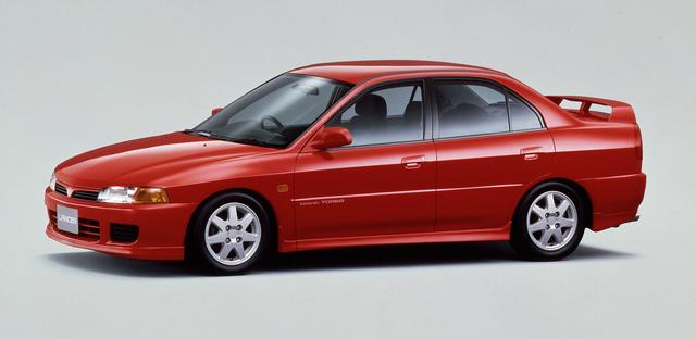 画像: 5代目とるランサーはミラージュセダンと兄弟車となった。5ナンバーサイズのオーソドックスなセダンだが、GSRというスポーツモデル、さらにエボリューションⅣも設定された。