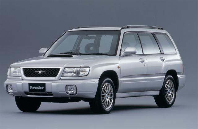 画像: いまやSUBARUの看板車種になったが、初代が登場したのは平成9年だった。当初、エンジンは最高出力250psの2Lターボのみの設定(約半年後に自然吸気を追加)でかなりインパクトがあった。割安感もあり当時、大いに注目された。