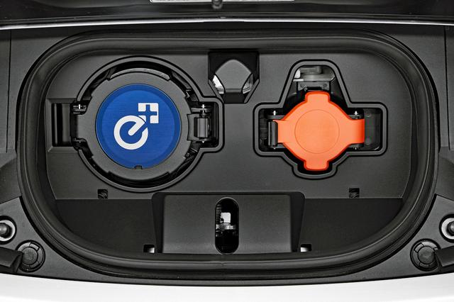 画像: 給電ポートには「e+」のロゴが配された。