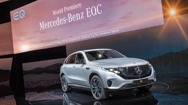 画像: メルセデス・ベンツのEVブランド、EQの第1弾となるEQC。前後軸にモーターが備えられ、その合計出力は300kW。欧州基準で450㎞以上の航続距離を実現する。日本導入は意外と早く、2019年中頃と予想される。