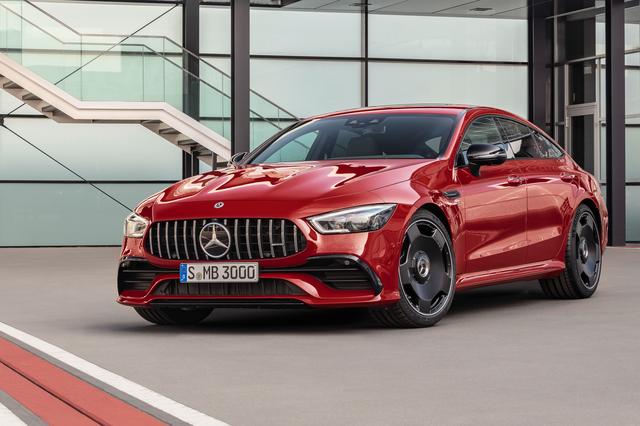 画像: 2019年春導入と噂されるメルセデスAMG GT 4ドアクーペ。搭載するのは4LV8ターボと3L直列6気筒ターボで、ハイブリッドの48Vシステムと9速ATを組み合わせる。最高出力639psを誇るAMG GT 63S 4MATIC+は、量産4人乗りモデルとしてニュル最速の7分25秒41の記録を打ち立てた。
