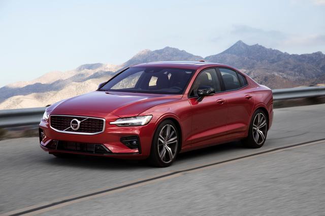 画像: ボルボのミッドサイズセダン新型「S60」。本国では2018年6月に発表されている。この新型モデルは、アメリカのサウスカロライナで生産され、ボルボとしては初めてディーゼルエンジンを搭載しないモデルとなる。エンジンはT5とT6のガソリンとプラグインハイブリッドとなる。