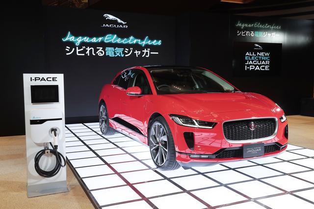 画像: ジャガー初のピュアEVとして登場したIペイス。2018年9月より、すでに日本で予約受付が時開始されているが、いよいよデリバリーが開始される。前後輪を駆動するふたつのモーターの合計出力は400ps。0→100km/h加速は4.8秒と俊足。その走りはスポーツカーも顔負けだ。
