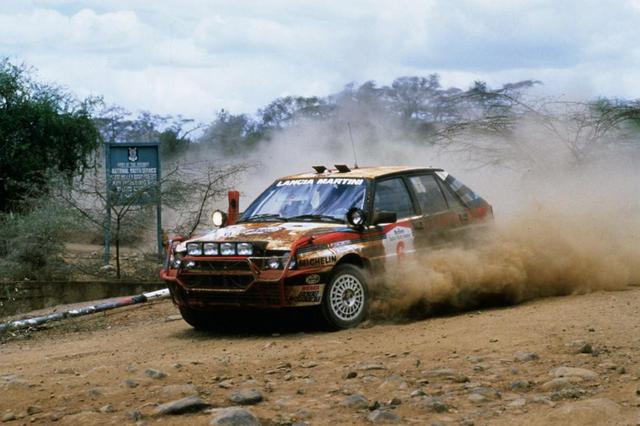 画像: 1988年のWRCサファリラリーでのひとコマ。ランチア デルタにルーフスポイラーは装着されていない。