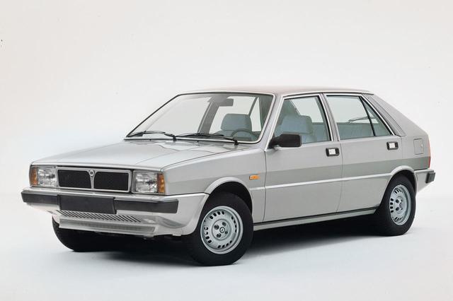 画像: スタンダードなランチア デルタの初期モデル。