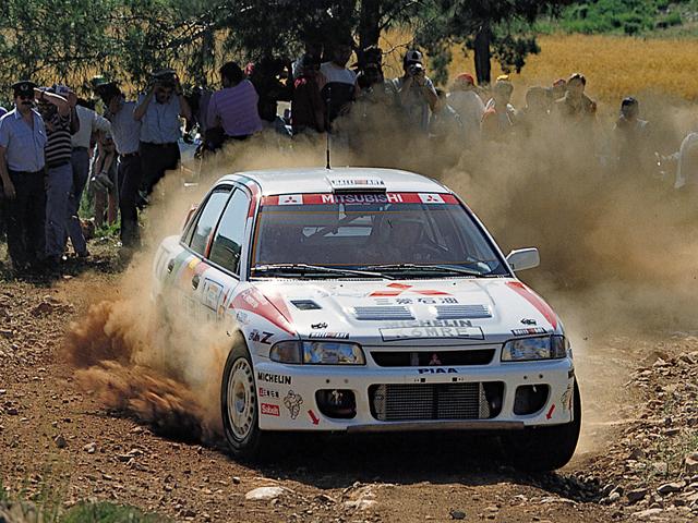 画像: 1993年、WRCにミツビシチームからランサーエボリューションが投入された。テクニカルなラリーコースで、コンパクトなボディが真価を発揮し、デビュー戦は総合4位となった。