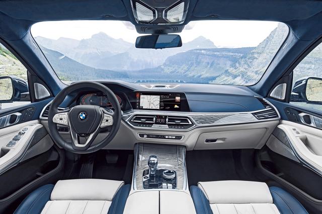 画像: 音声とAIを使った「BMWライブコックピットプロフェッショナル」を装備。ハードスイッチは最小限なのですっきりした印象。