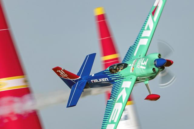 画像: 2019シーズンも、室屋選手の機体やチーム体制などの基本は変わらない。