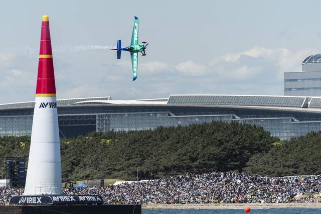 画像: 2017年の千葉大会。2019年も多くのエアレースファンが幕張に集まることは間違いない。