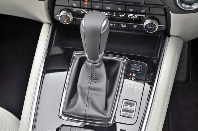画像: CX-5、CXー8のガソリン、ディーゼルいずれにも設定される6速AT。マニュアルモードも備わる。