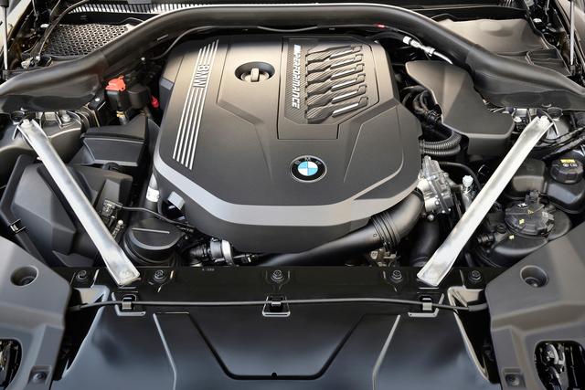 画像: M40iが搭載する3L直6ターボエンジンの最高出力は340ps、最大トルクは500Nmを発生する。0→100km/h加速は4.5秒と俊足ぶりを発揮する。