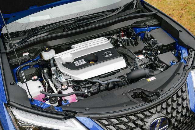 画像: パワートレーンは2L直4ハイブリッド(UX250h)と2L直4ガソリン(UX200)の2つを用意。UX250hは前輪だけでなく後輪もモーターで駆動する4WDも設定。