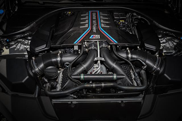 画像: 最高出力625psまで高められたM5用4.4L V8ツインターボエンジン。