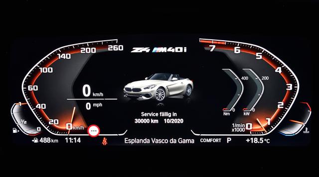 画像: メーターパネルとセンターコンソールにディスプレイを装備し、最新の「BMWオペレーティングシステム7.0」を搭載する。