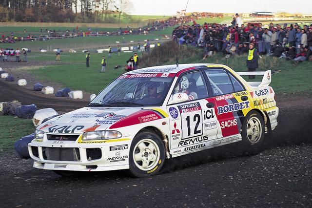 画像: 1995年、WRCでのランエボIIの優勝に続き、ランエボIIIが投入され、念願のチャンピオンタイトルも獲得。派手なエアロパーツとともに、「ラリーのミツビシ完全復活」を印象付けた。