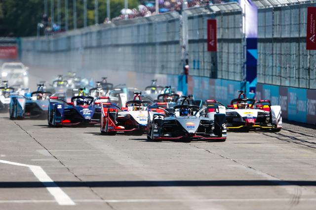 画像: 日産・e.ダムスは初のポールポジションを獲得したが、決勝レースをうまくまとめることができなかった。
