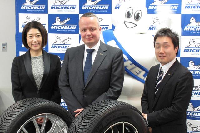 画像: 左から、モータージャーナリストの佐藤久美氏、日本ミシュランタイヤのポール・ペリニオ代表取締役社長、同社マーケティング部の黒谷繁希氏。