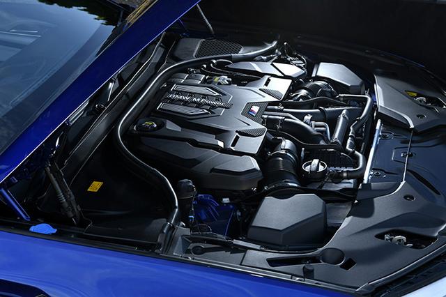 画像: M5のV8ツインターボエンジンには新開発のターボチャージャーを採用。最大トルクは先代比70Nmプラスされた。