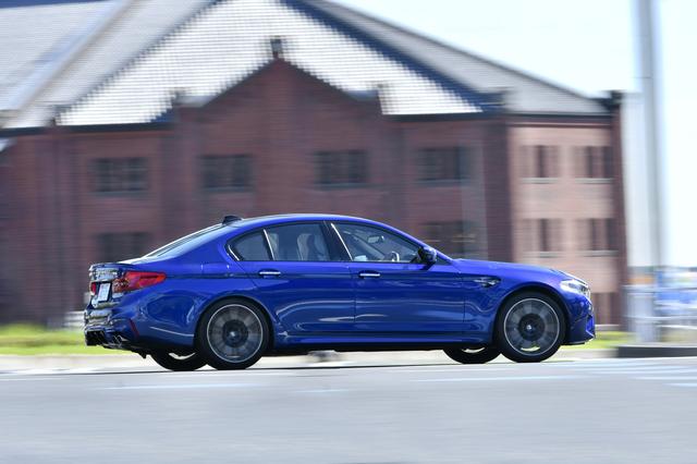 画像: BMW M5は、Mセダンとしても初の4WDモデル。制御システムがすべてキャンセルされる「2WDモード」も設定される。