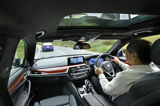 画像: ウッドトリムが上質感を演出するBMWアルピナD5 S ビターボ アルラッドのインテリア。所有する悦びを感じさせる。