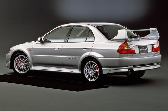 画像: ベース車が1997年8月にマイチェンしたので、リアコンビランプのデザインなども変更されている。