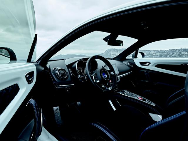 画像: 日本でのアルピーヌA110の左ハンドルモデルの販売は終了となる。写真はピュア。