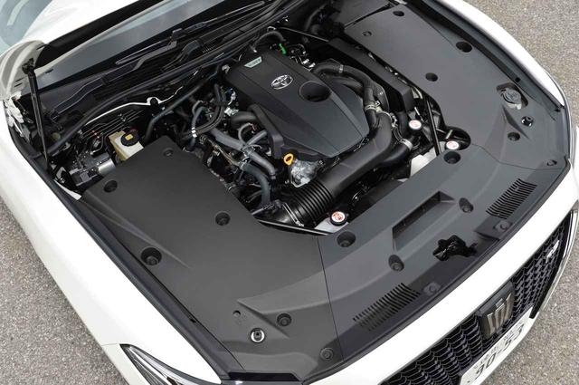 画像: 8AR-FTS型2リッター直4ターボエンジン。JC08モード燃費は12.8km/L(WLTCモードで12.4km/L)。