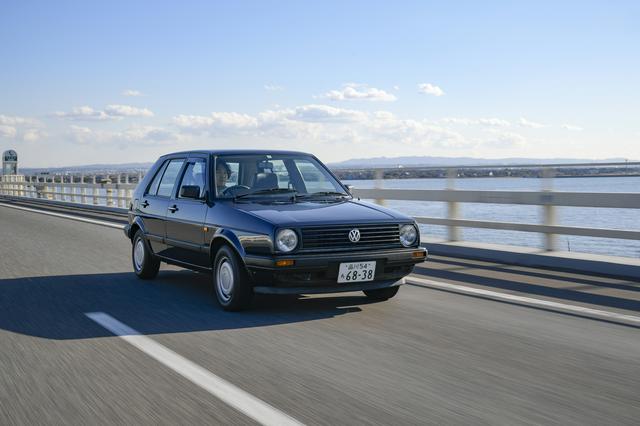 画像: 何とも潔い走りっぷりを示してくれた1990年式ゴルフⅡ。フォルクスワーゲンによる当時の理想形は、いまなお魅力的だった。