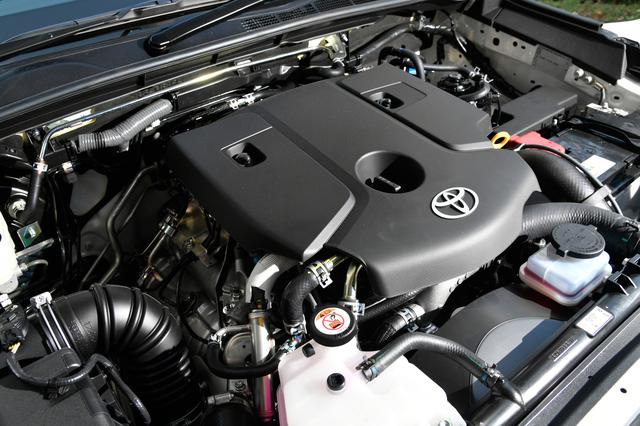 画像: 400Nmの豊かなトルクでクリープも強力。6速AT×パートタイム4WDで、高い走破性を実現している。「ブラック ラリー エディション」はタイ向けのスポーティグレードを、日本向けにアレンジしたもの。ホワイトレタータイヤなどマニア心をくすぐるアイテムを装備する。
