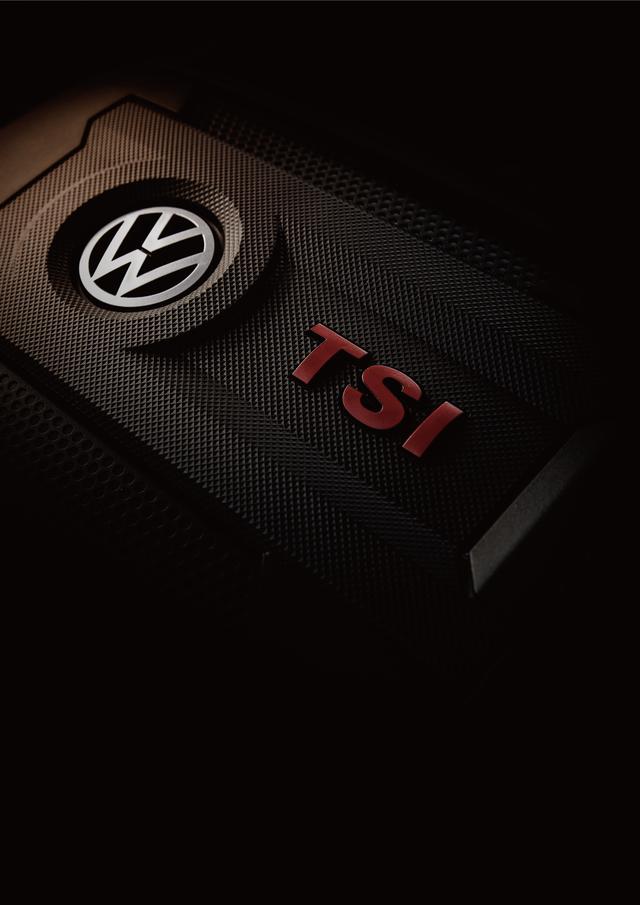 画像: 専用の2.0TSIエンジンは最高出力245ps/5000-6700rpm、最大トルク370Nm/1600-4300rpmを発揮。(通常のゴルフGTIの2.0TSIは最高出力230ps/4700-6200rpm、最大トルク350Nm/1500-4600rpm)
